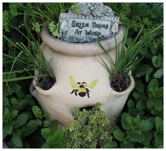 Stenciled Bee Planter from www.all-about-stencils.com