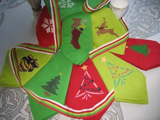 Stenciled Christmas Napkins from www.all-about-stencils.com