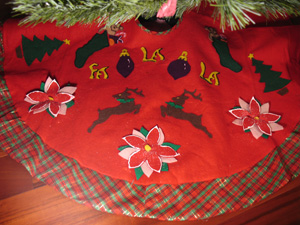 Christmas Tree Skirt from www.all-about-stencils.com